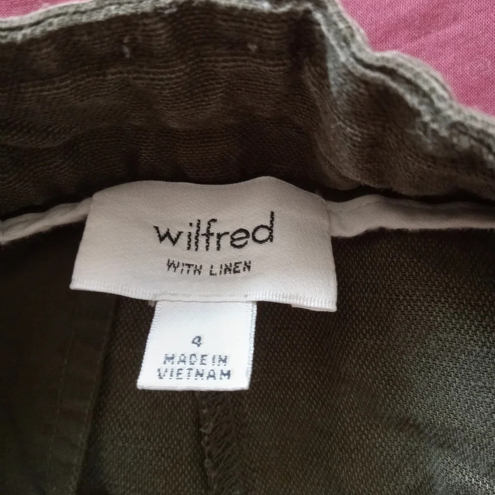 Wilfred Aritzia Linen Blend Olive Green Cropped Pants